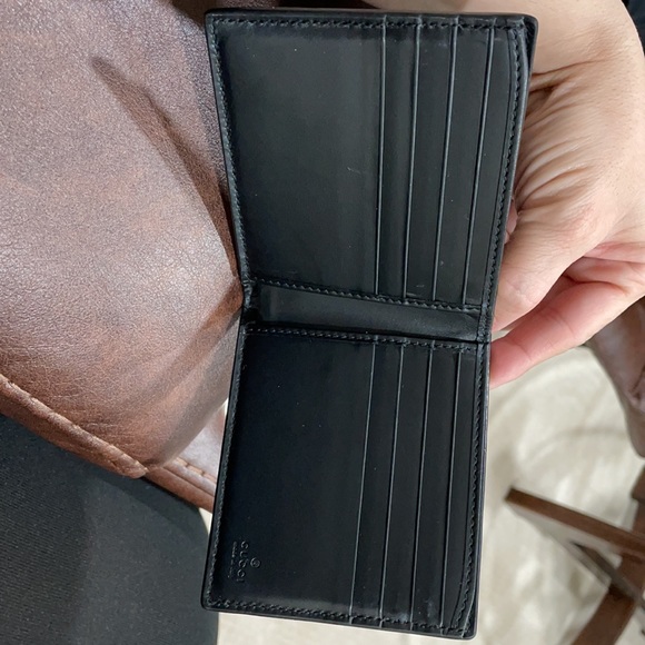 Gucci signature men’s bifold wallet - Picture 3 of 5